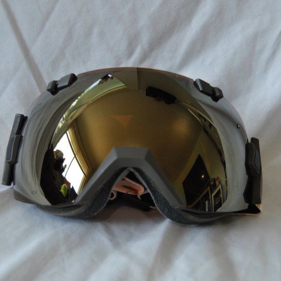 Smith Optics Other - Smith Optics Snowboarding Goggles Fishing Lure Band with Gray Case